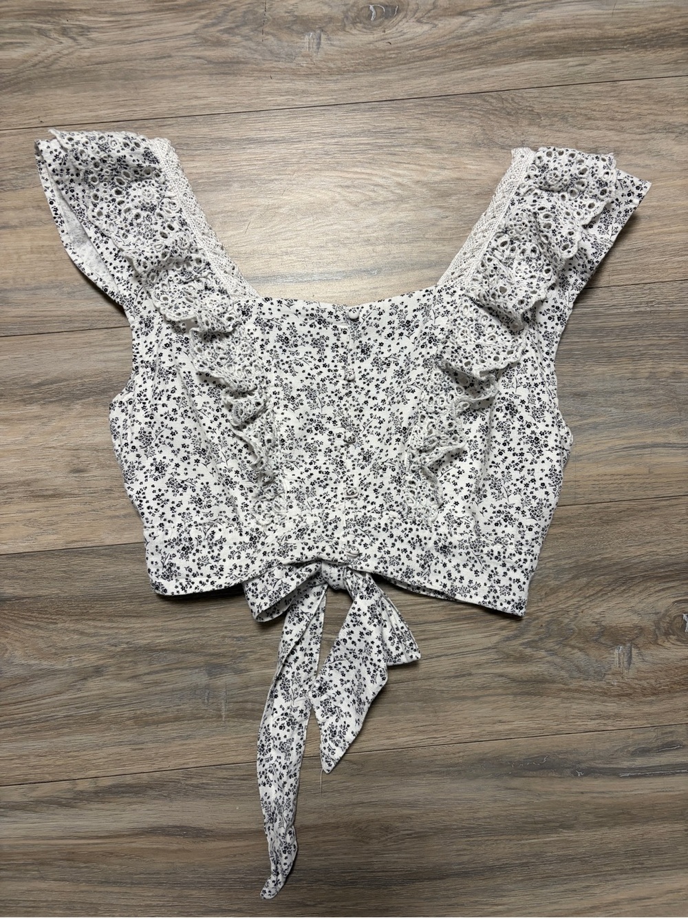American Eagle Outfitters Cream Floral Tie-Back Crop Top - Picture 2 of 5